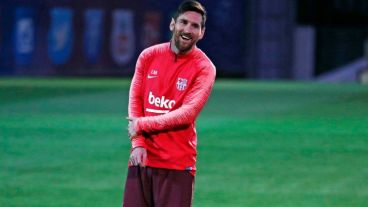 Lionel Messi espera confiado el partido en el Camp Nou.