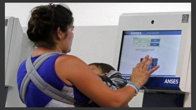 Los nuevos topes para recibir la Asignación Universal por Hijo se aplicarán desde este mes de marzo. 