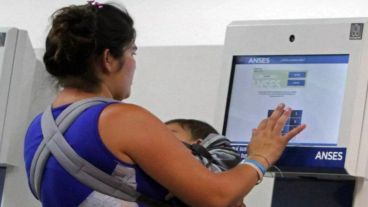 Los nuevos topes para recibir la Asignación Universal por Hijo se aplicarán desde este mes de marzo.