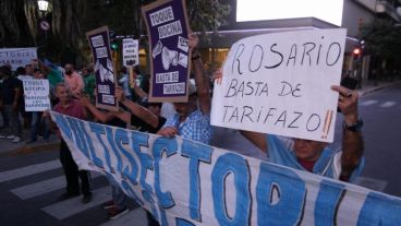 La protesta volvió a rechazar la suba de tarifas.