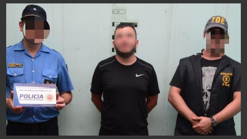 Alvarado tras su detención por el crimen del prestamista Maldonado.