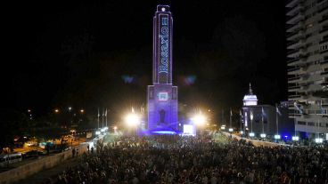 El juego de luces en el Monumento.