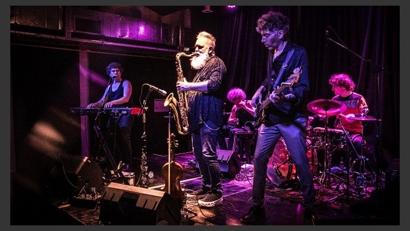 Las canciones del Sexteto están conformadas por capas de funk, jazz, tango, ritmos latinos y folklores.