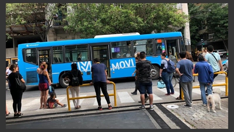 El siniestro dejó una docena de lesionados y el tránsito cortado.