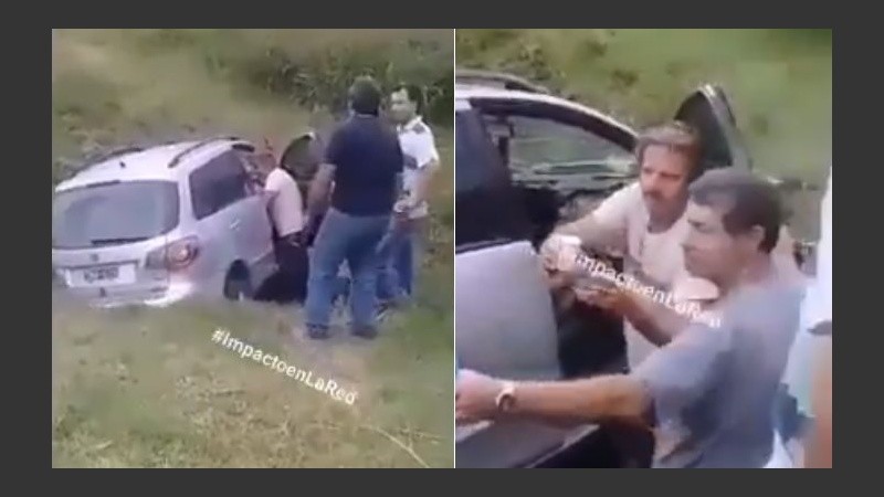 Arana entre las personas que asistieron a los heridos por el choque.