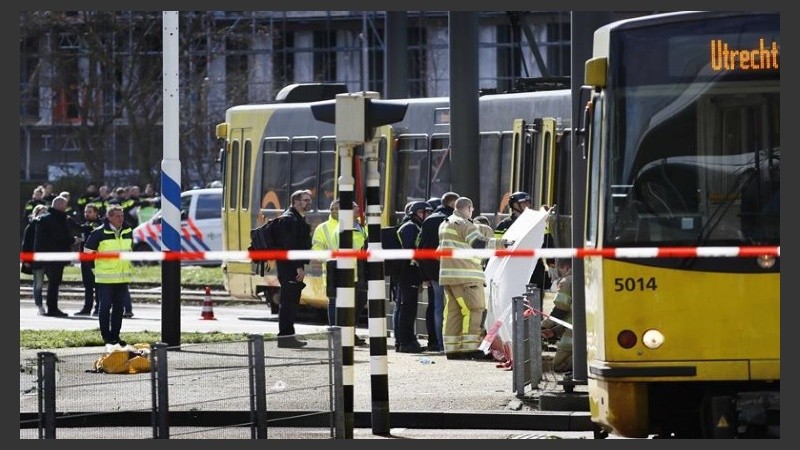 Conmoción en Holanda por una balacera dentro de un tranvía.