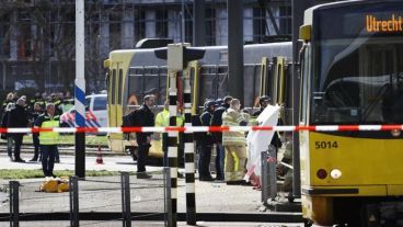 Conmoción en Holanda por una balacera dentro de un tranvía.