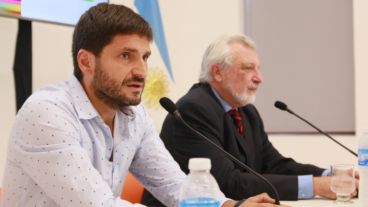 Los ministros de Seguridad y Justicia hicieron el anuncio de las denuncias que serán presentadas en el fuero provincial y federal.