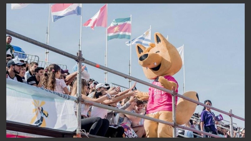 Guazú hace bailar al público. 