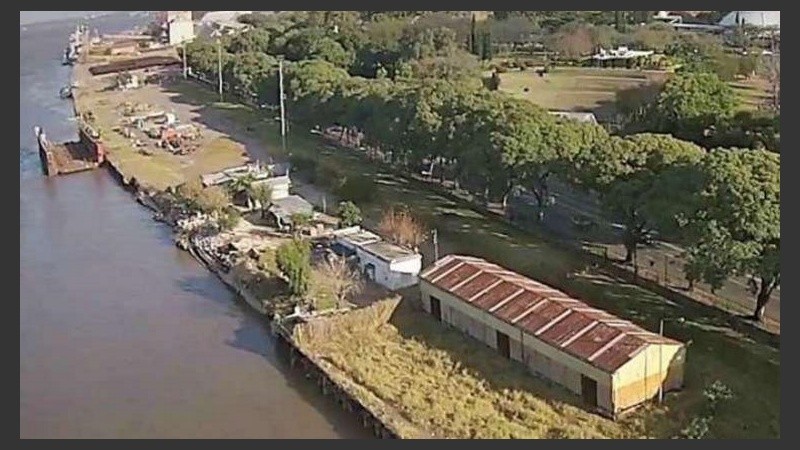El espacio frente al río que podrá abrirse al público.