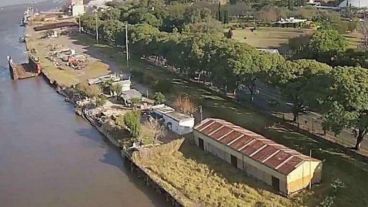 El espacio frente al río que podrá abrirse al público.