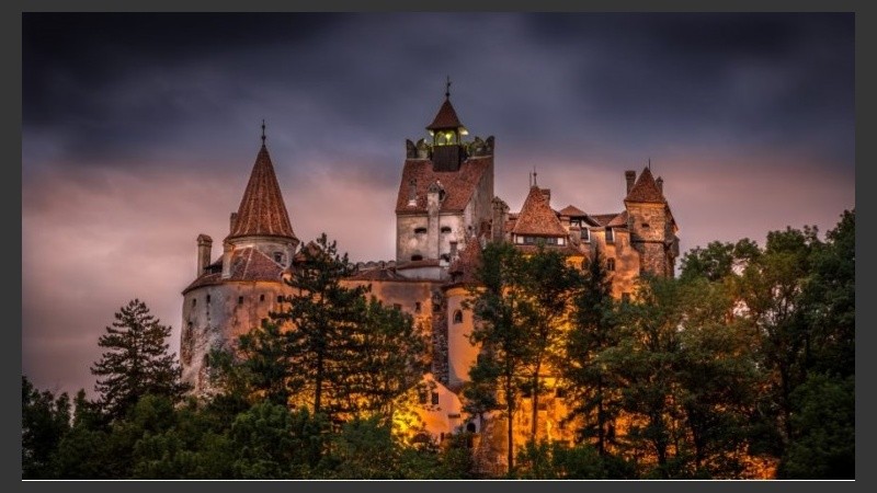 También conocida como necroturismo, esta práctica cuenta incluso con itinerarios específicos