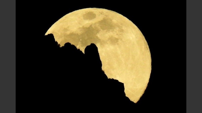 La superluna de gusano asombró al mundo. 