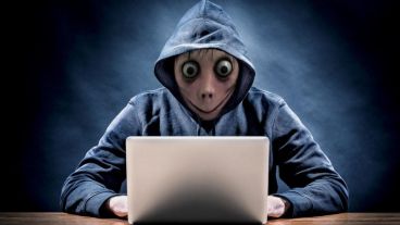 El macabro personaje virtual "ataca" en videos de contenido infantil.