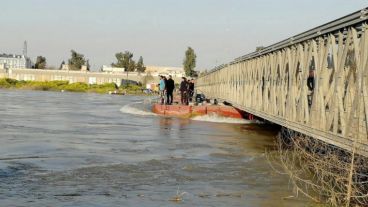 Soldados del ejército inspeccionaban la zona.