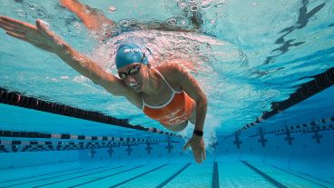 La natación mejora la memoria, el aprendizaje y el funcionamiento cognitivo.