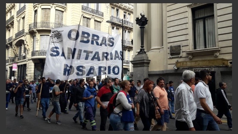 El momento en el que la marcha pasaba frente a la Bolsa.