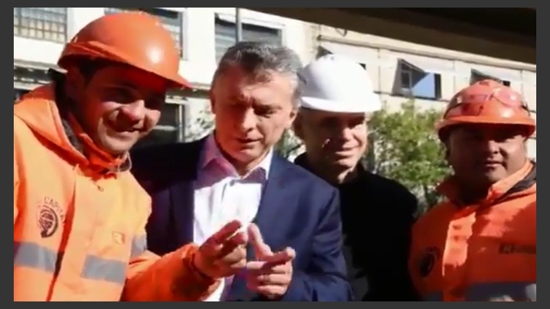 Tras darse cuenta de que el obrero hacía la 