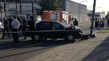 El auto circulaba por avenida Carballo, desde Avellaneda hacia Alberdi.
