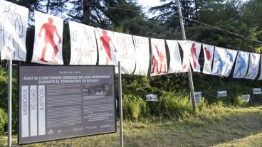 El siluetazo en los alrededores de la Quinta de Funes.