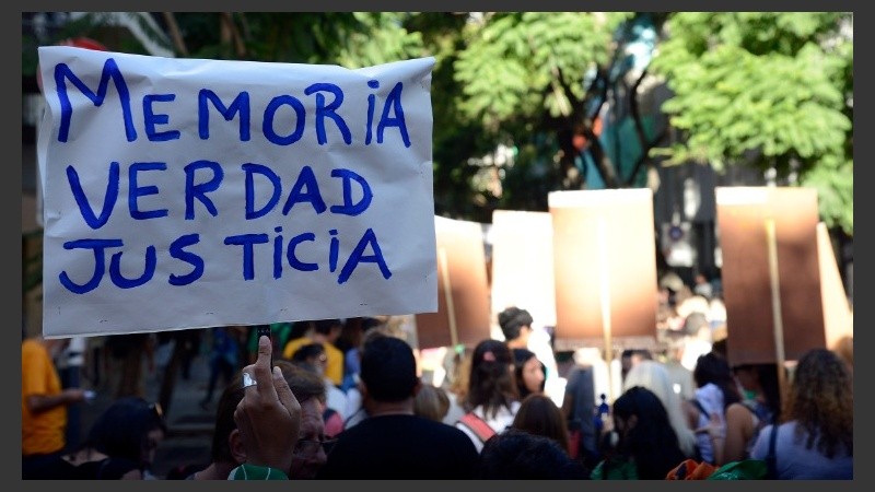 Otra manifestación multitudinaria por memoria, verdad y justicia.