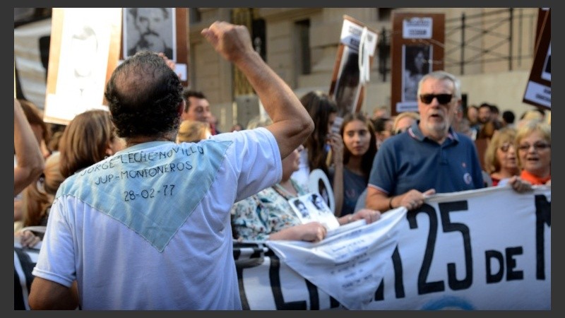 Otra manifestación multitudinaria por memoria, verdad y justicia.
