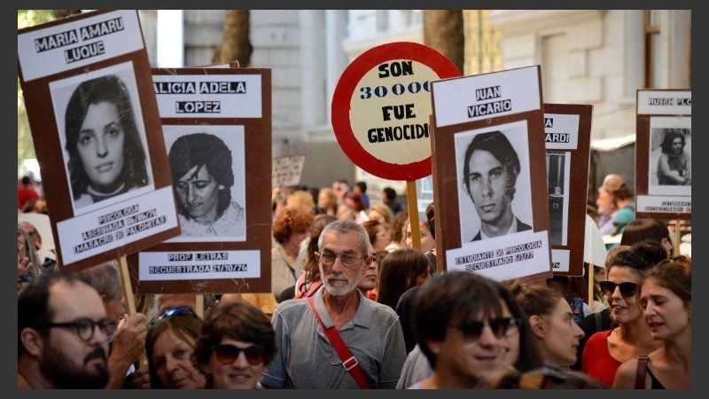 Otra manifestación multitudinaria por memoria, verdad y justicia.