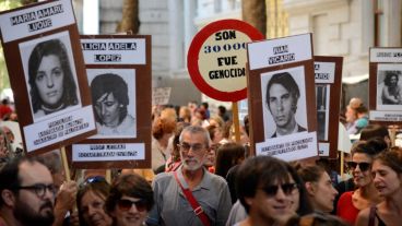 Otra manifestación multitudinaria por memoria, verdad y justicia.