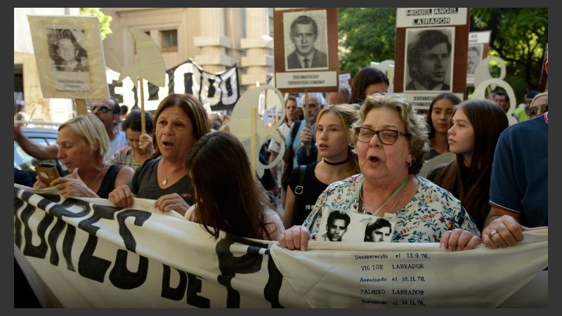 Otra manifestación multitudinaria por memoria, verdad y justicia.