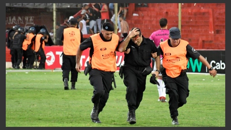 Disturbios extendidos más allá del partido ante Villa Mitre.