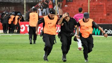 Disturbios extendidos más allá del partido ante Villa Mitre.