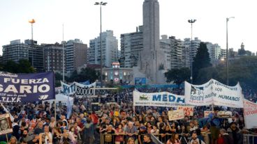 La jornada cerró con el tradicional acto frente al Monumento.