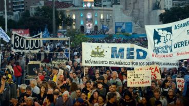 La jornada cerró con el tradicional acto frente al Monumento.