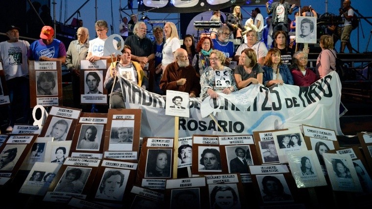 La jornada cerró con el tradicional acto frente al Monumento.