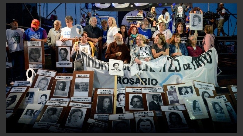 La jornada cerró con el tradicional acto frente al Monumento.