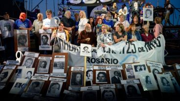 La jornada cerró con el tradicional acto frente al Monumento.