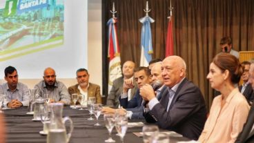 Antoniio Bonfatti presidiendo la reunión de la Mesa Productiva de la ciudad capital y región.