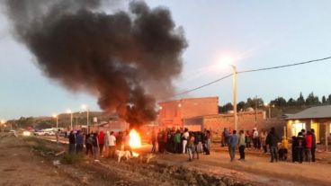 La violenta pueblada terminó con una persona fallecida.