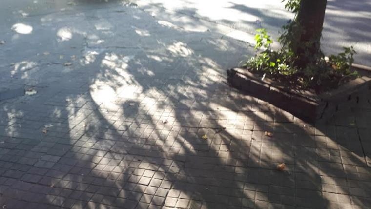 Dibujos del sol sobre una vereda de Pichincha. 