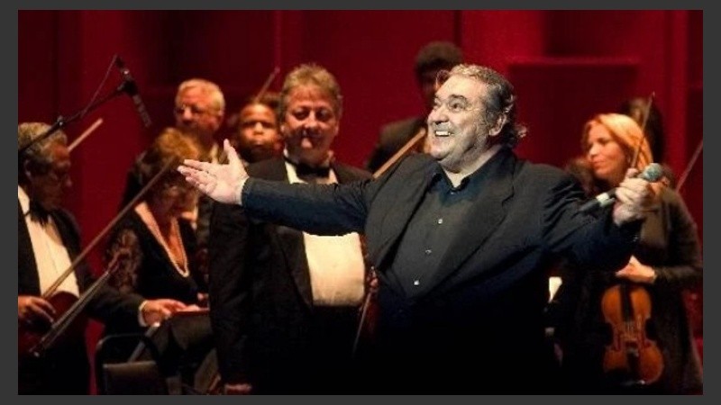 Cortez es autor y cantante de grandes éxitos de la música latinoamericana como 