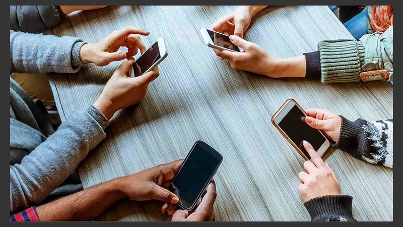 Cada vez hay más estudios que advierten sobre las consecuencias negativas del uso excesivo del celular.