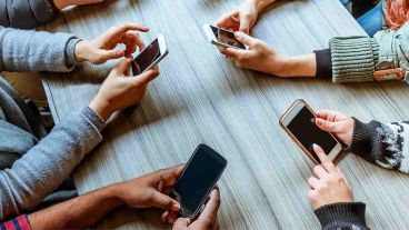 Cada vez hay más estudios que advierten sobre las consecuencias negativas del uso excesivo del celular.