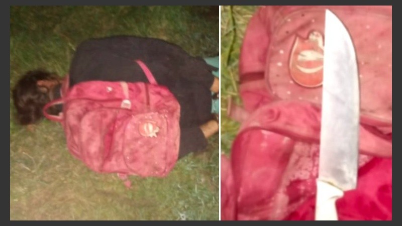 El detenido, con una mochila infantil rosa y cuchillo de carnicero.