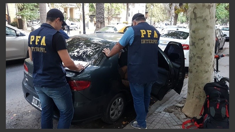 La Policía Federal encabezó el operativo este sábado en Oroño y Urquiza.