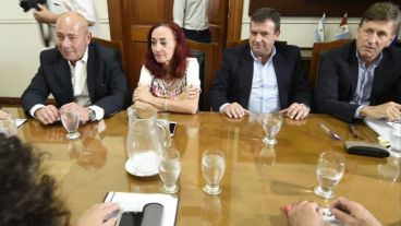 Los estatales de UPCN y ATE irán a la negociación este lunes.