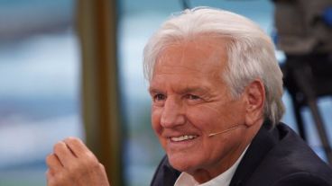 "Yo soy la aventura, Y tú la realidad, Tú la ternura". Una letra de Sergio Denis digna para el momento.