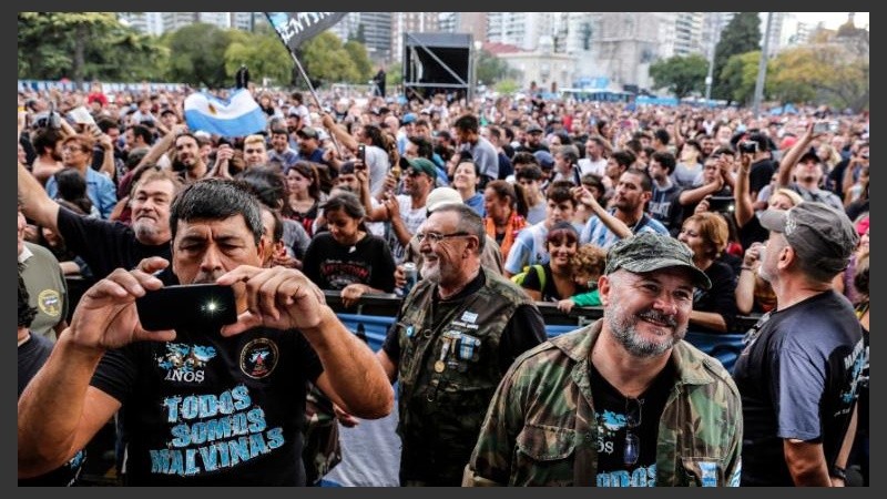 La vigilia del año pasado convocó a miles de personas. 