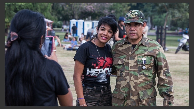 Héroes: ex combatiente presentes este lunes frente al Monumento.