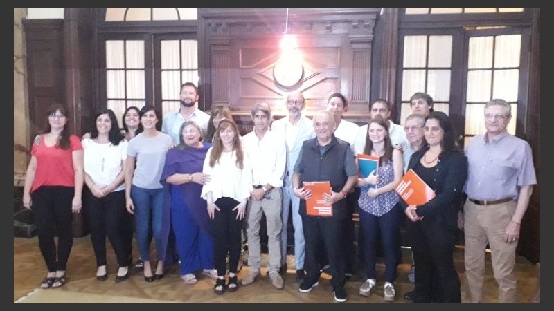 El grupo de no docentes de la UNR que hará la experiencia internacional. 