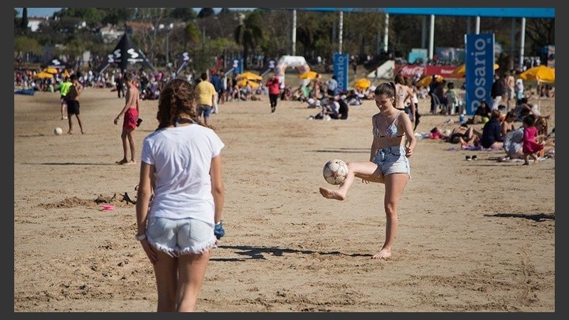Por el calor, hubo gente en la Florida este martes feriado.